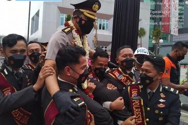 Iringan Pelepasan Kapolresta Tangerang yang tergolong sesosok pemimpin yang humanis