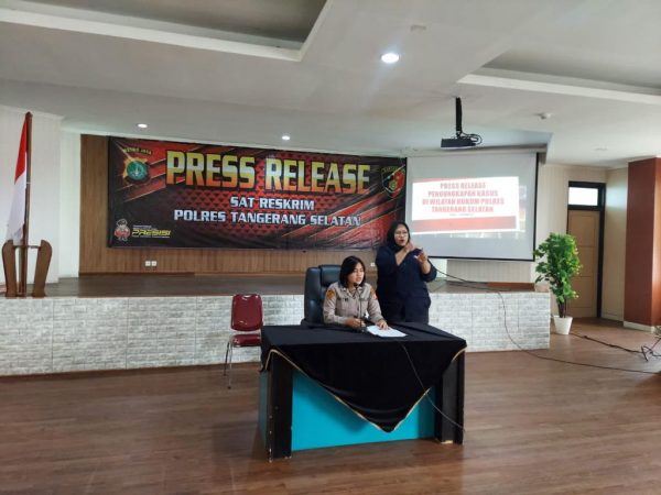 Kedua Pelaku itu dalam pengejaran pihak polisi. Kami yakin, bahwa pelaku itu bukan dua orang