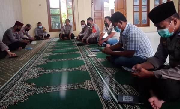 Yasinan Rutin Polsek Balaraja Polresta Tangerang Pembinaan Mental, Rohani Dan Doa Keselamatan Dari Covid-19 Sebagai Pedoman Dalam Pelaksanaan Tugas Sehari-hari.