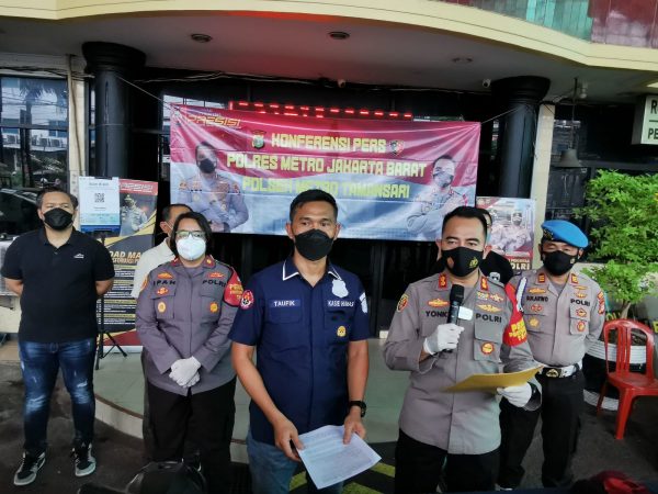 Kerja keras polisi telah melakukan penyelidikan dan mengelila TKP, Polisi menemukan petunjuk untuk di kembangkan