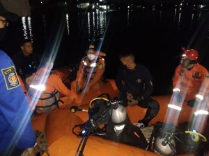 TIM SAR GABUNGAN LAKUKAN PENCARIAN TERHADAP PEMUDA YANG TENGGELAM DI DANAU BATUSARI