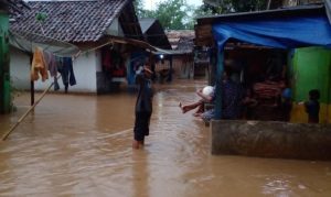 Banjir Rendam Dua Kampung Di Pandeglang Banten,Tinggi Air Capai 30 Sampai 100 Centi Meter