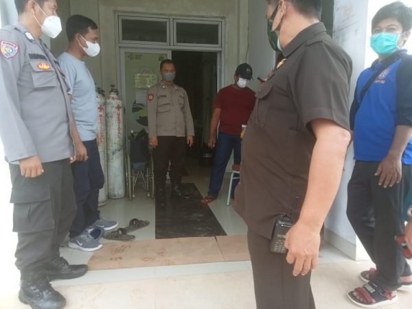 Personel Polsek Petir Selamatkan Diduga Pelaku Pencabulan,Coba Bunuh Diri Saat Diamankan Dari Amuk Masa