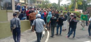 Dianggap Telah Merendahkan Propesi Wartawan Dan LSM,Ratusan Wartawan Gelar Aksi Damai Di Depan Kantor Bupati Tangerang