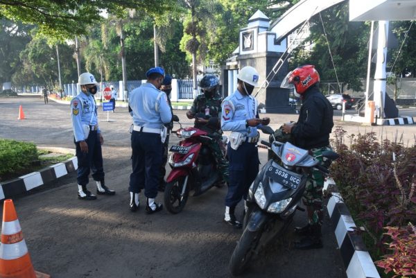 Tingkatkan Disiplin Satprov Denma Koharmatau Gelar Sweeping