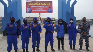 Warga Apresiasi Ditpolairud Polda Banten Bersama Biddokes Polda Banten Gelar Vaksinasi Booster Serentak Dan Bakti Sosial