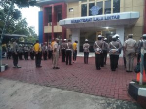 Saat Apel Pagi Personel Bidpropam Cek Kehadiran Personel Ditlantas Polda Banten