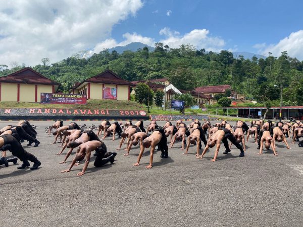 Bentuk Postur Yang Ideal Siswa Diktukba Polri SPN Polda Banten Rutin Laksanakan Pembinaan Fisik