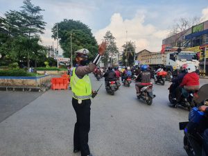 Layani Masyarakat Ditlantas Polda Banten Laksanakan Gatur Pagi