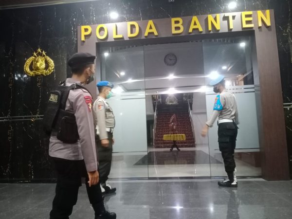 Jamin Keamanan Di Polda Banten Personel Bidpropam Laksanakan Patroli Malam