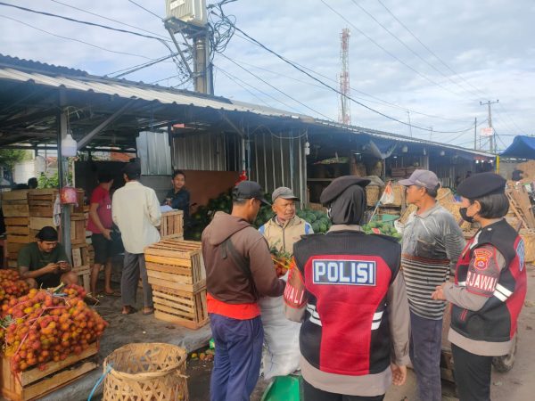 Polwan Ditsamapta Polda Banten Patroli Nong Jawara Himbau Protokol Kesehatan