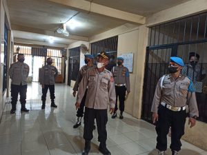 Pawas Bidpropam Polda Banten Bersama Pamenwas Cek Rutan Polda Banten