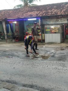 Pelaksanaan Perbaikan Dan Perawatan Jalan Raya Provinsi Banten Oleh UPT Bina Marga Di Duga Asal-Asalan