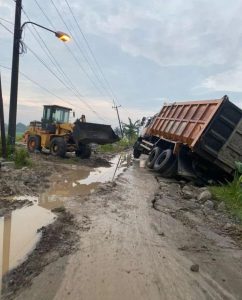 CV BERKAT,Kontraktor Pelaksana Proyek Rehabilitasi Jalan Cikande Garut Kopo Senila Rp 7.650 Milyar,Di Duga Mengabaikan Keselamatan Pengguna Jalan Yang Melintas