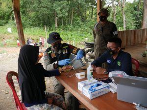 Satbrimob Polda Banten Gelar Bhakti Kesehatan Vaksinasi Booster