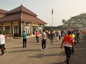 Kapolsek Balaraja Pimpin Senam Kebugaran Dan Kesehatan Badan Di Kecamatan Sukamulya