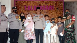 Santunan Anak Yatim Dalam Rangka HUT Bhayangkara Ke-76 Di Kantor Desa Talagasari Balaraja Tangerang