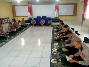 Yasinan Dan Pembinaan Mental Rohani Dan Doa Keselamatan Di Aula Mako Polsek Balaraja