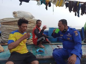 Satpolairud Polresta Tangerang Melaksanakan Kegiatan Yu Ngopi Wae Bersama ABK Kapal Jaring Tarik Berkantong