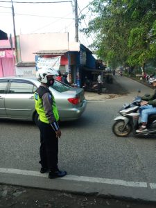 Polantas Polsek Balaraja Ciptakan Kamseltibcar Lantas Pada Pagi Hari