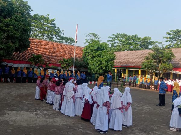 Upacara Peringatan HUT Kemerdekaan Republik Indonesia Ke-77  Tahun 2022 SDN1Kecamatan Jayanti Dilaksanakan Di Lapangan Sekolah, Dipimpin Langsung Kepala Sekolah