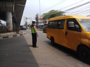 Polantas Polsek Balaraja Ciptakan Kamseltibcar Lantas Pada Pagi Hari