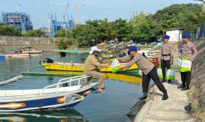 Ditpolairud Polda Banten Bagikan Bansos Pada Masyarakat Nelayan Terdampak Kenaikan BBM