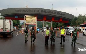 Koramil 05/ Balaraja Beserta Polsek Balaraja Laksanakan Pengamanan Keberangkatan Aksi Unras Serikat Buruh