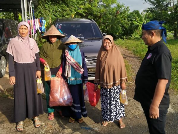 Warung Jum’at Sinergitas Ditpolairud Polda Banten Dengan GMDM Kota Cilegon Bagikan Puluhan Paket Sembako