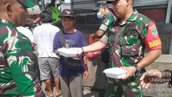 Dilampu Merah Balaraja Jum’at Berkah Koramil 05/Balaraja Mengalir