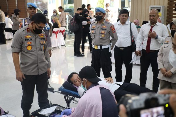 Sambut HUT Humas Polri Ke-71, Bidhumas Polda Banten Gelar Donor Darah Dan Bakti Sosial