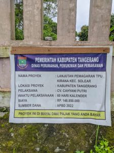 Parah, CV. CAHAYA PUTRI Kontraktor Pelaksana Pemagaran TPU Kirana Kecamatan Solear Terkesan Asal Jadi