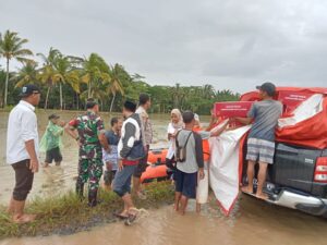 Polsek Patia Polres Pandeglang Patroli Wilayah Terdampak Banjir