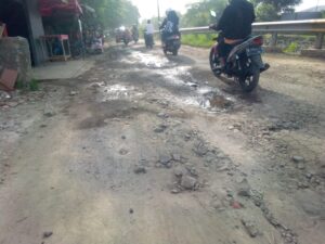 Luput Dari Pengawasan Pemerintah Jalan Irigasi Rawan Terjadinya Kecelakaan