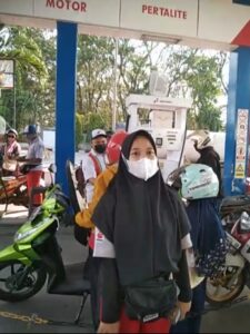 PETUGAS SPBU, POM BENSIN DI KERENCENG PELAYANAN NYA TIDAK SOPAN DAN KURANG BAIK TERHADAP KONSUMEN.