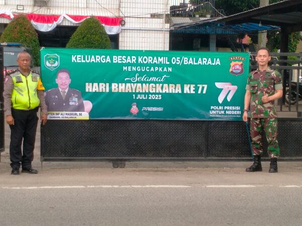 Wujud Sinergitas TNI – POLRI, Polsek Balaraja menerima Ucapan HUT Bhayangkara ke 77 dari Koramil 05/Balaraja melalui Papan Bunga