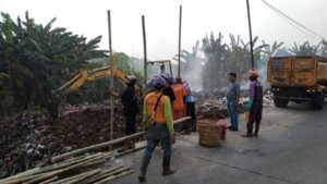 UPT 2 Balaraja Gempuran Makam Salak Untuk Meningkatkan Kebersihan dan Lingkungan Sehat