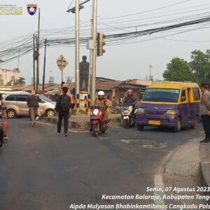 Kapolsek Turun Kejalan Laksanakan Protap pagi Gatur Lalin di Pagi Hari