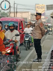 Kapolsek Balaraja Polresta Tangerang Turun Kejalan Gatur Lalin di Pagi Hari