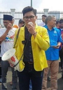 Karena mahasiswa ini tergabung ada beberapa kampus ikut demo membuktikan bahwa Anwar Usman ketua MK di sebut-sebut bahwa MK keluarga.