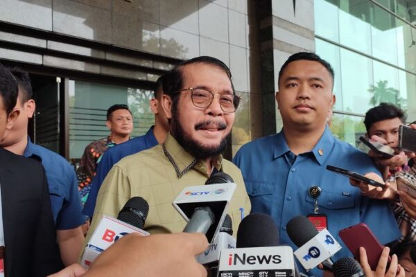 Anwar juga membantah kabar bahwa ketika itu dirinya tak ikut memutus perkara karena ingin menghindari konflik kepentingan.