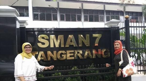 Lemahnya pengawasan terhadap pihak Dinas Pendidikan Provinsi pada SMAN 7 Binaannya, seolah kerjasama.