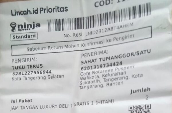 Ketika di terima oleh pembeli sebut SB yang tertipu oleh penjual online dengan pesanan antar dan bayar.