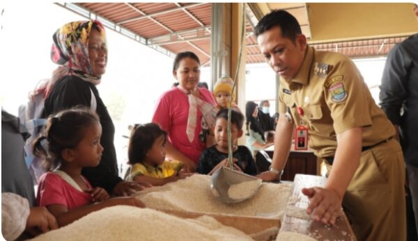 Sidak ke Gudang Beras, Pj Bupati Tangerang Pastikan Stok dan Harga Beras Stabil