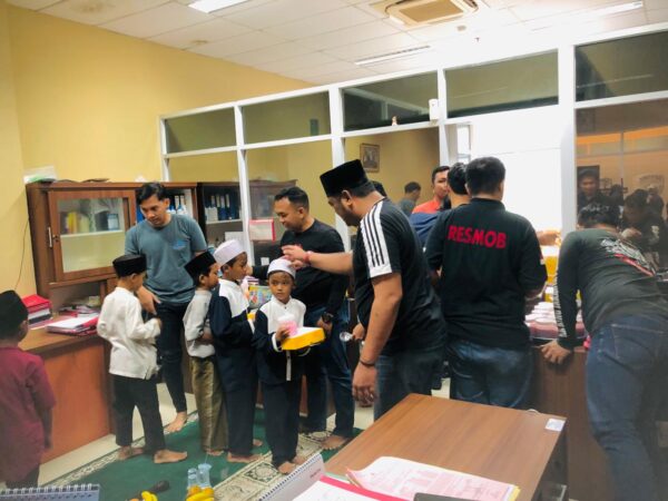 Polisi Sayang Anak Yatim, Unit Resmob Polresta Tangerang Santuni Puluhan Anak Yatim