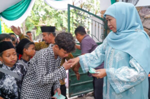 Khofifah Gelar Open House di Jemursari