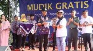 Puluhan Bus Diberangkatkan Pada Program Mudik Gratis, Warga Terlihat Antusias.