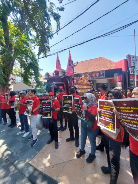 Demo Belasan Pekerja KFC,Berikut Isi Tuntutannya