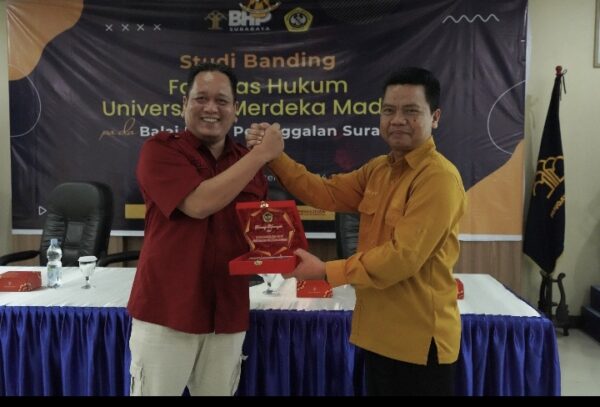 Studi Banding Fakultas Hukum Universitas Merdeka Madiun Pada BHP Surabaya