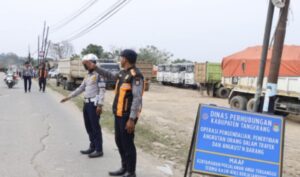 Dishub Gelar Operasi Penertiban Truk di Wilayah Kronjo